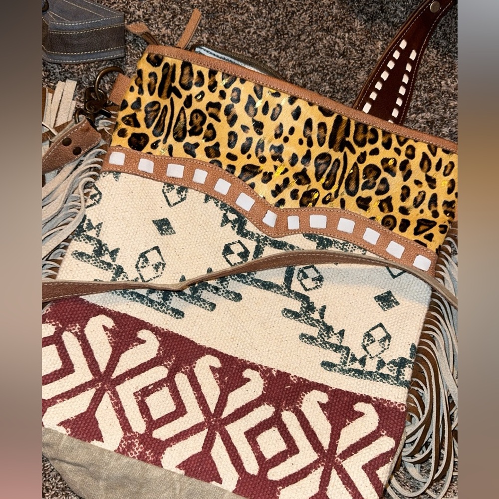 Olay crossbody